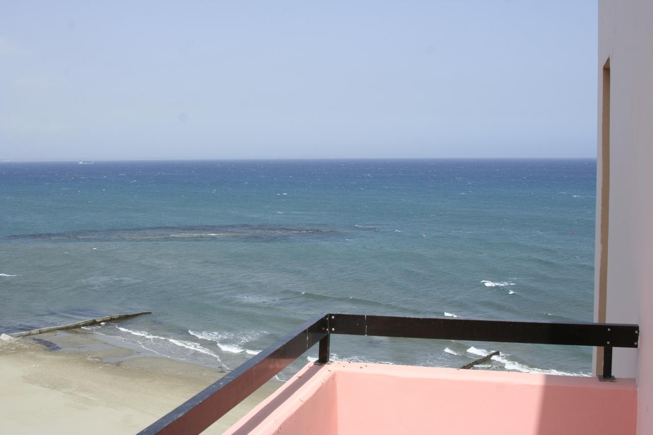 Mackenzie Beach Hotel ラルナカ 部屋 写真