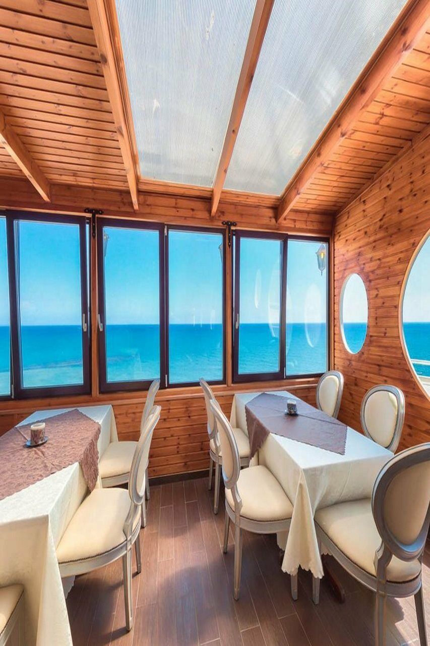 Mackenzie Beach Hotel ラルナカ エクステリア 写真