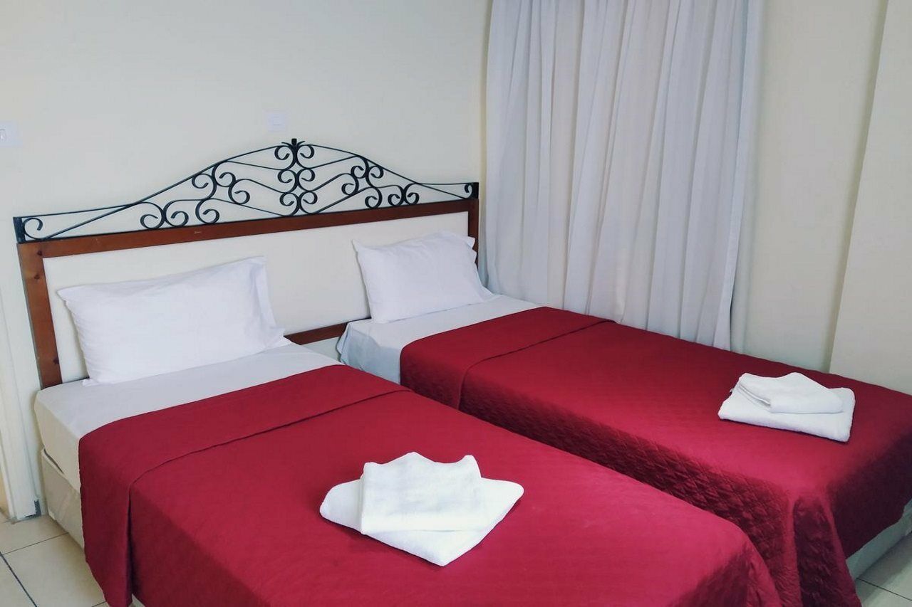 Mackenzie Beach Hotel ラルナカ エクステリア 写真
